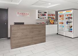 Ramada by Wyndham Milwaukee 3
