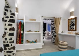 Fira Deep Blue Suites 4