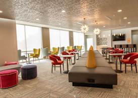 La Quinta Inn & Suites by Wyndham Lake City 5