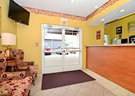 Econo Lodge Louisville Airport 3