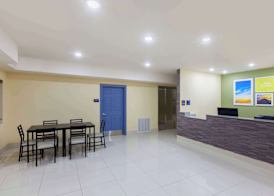 Days Inn by Wyndham Baton Rouge Airport 2