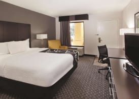La Quinta Inn & Suites by Wyndham Charleston Riverview 5