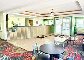 Super 8 by Wyndham Sweet Springs 3