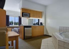 Microtel Inn & Suites by Wyndham Plattsburgh 4