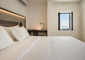 Sun Rocks Boutique Hotel - Caldera View Suites & Sunset Dining Experience 4