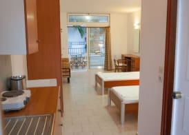 Coliseum Studios & Apartments 3