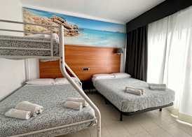 Hotel Maremagnum 4