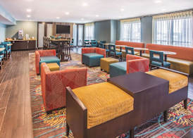 La Quinta Inn & Suites by Wyndham O'Fallon, IL - St. Louis 2