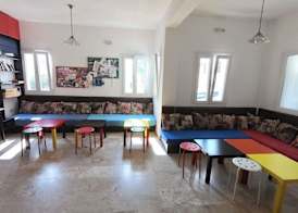 Fira Backpackers Place 2