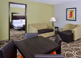 Elimwood Hotel, a Ramada by Wyndham 4