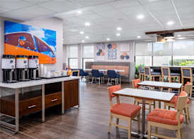 Hampton Inn Auburn 4