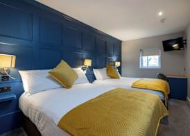 Ewings Bar & Self-Catering Accommodation 5
