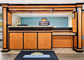 Days Inn & Suites by Wyndham Warren 2