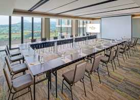 Royal Tulip Gunung Geulis Resort and Golf 2
