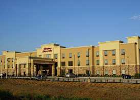 Hampton Inn & Suites Center 3