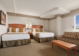 Ramada by Wyndham Edmonton South 4