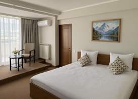 Yerevan Resident Hotel 3