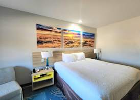 Days Inn & Suites by Wyndham Katy 5