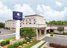 DoubleTree by Hilton Greensboro Airport 2