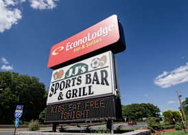 ECONO LODGE INN & SUITES 2