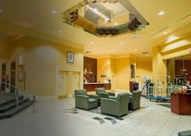 Rosedale on Robson Suite Hotel 2