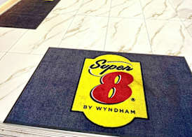 Super 8 by Wyndham Hinton-Free Breakfast,Wifi,Parking 2