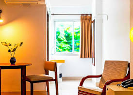 Collection O Howard Square Boutique Hotel 3