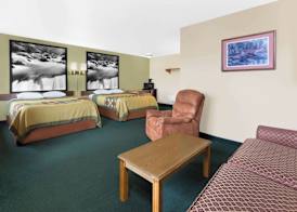 Super 8 by Wyndham Antigo 4