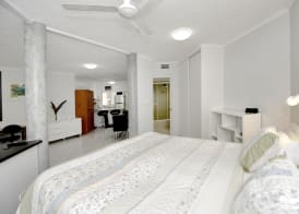Golden Sands Beachfront Resort 5