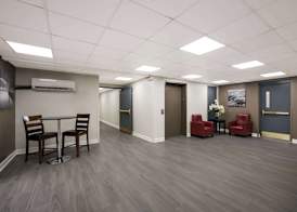 Suburban Studios Milwaukee Airport 4