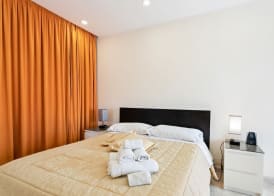 GuestHost - Castello Ursino Balcony Apartment x5 5
