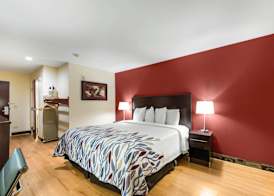Econo Lodge Inn & Suites 3