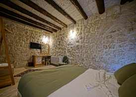Vigneron Cave Hotel 5