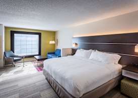 Holiday Inn Express & Suites READING AIRPORT by IHG 4
