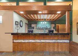 AmericInn by Wyndham West Bend 3