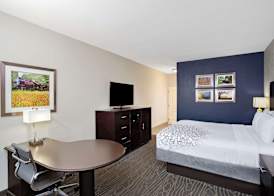 La Quinta by Wyndham Palestine 5