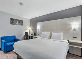 Days Inn by Wyndham Savannah Gateway I-95 5