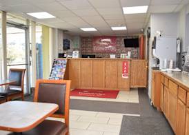 Econo Lodge Brockport 3