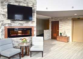 Holiday Inn & Suites SYRACUSE AIRPORT - LIVERPOOL by IHG 2