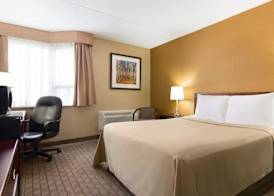 Travelodge by Wyndham Toronto East 3