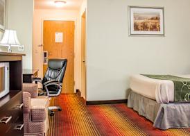 Rodeway Inn MacArthur Airport 5