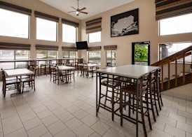 Super 8 by Wyndham Longmont/Twin Peaks 5