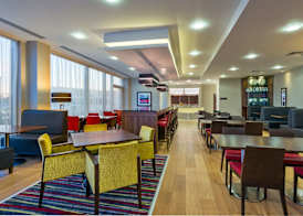 Hampton by Hilton London Luton Airport 3