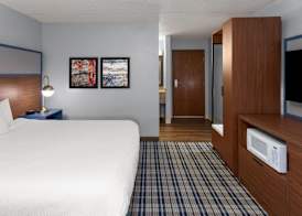 AmericInn by Wyndham Green Bay West 5