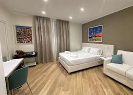 Maqueda Room & Suite 5