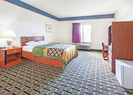 Super 8 by Wyndham Atchison 4