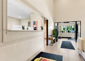 Super 8 by Wyndham Elgin 4