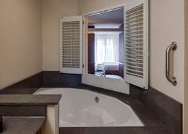 Fairfield Inn & Suites by Marriott Edmond 5