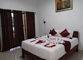 Santhi Guna Bungalow 3