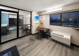 Days Inn by Wyndham Kansas City Northeast 4